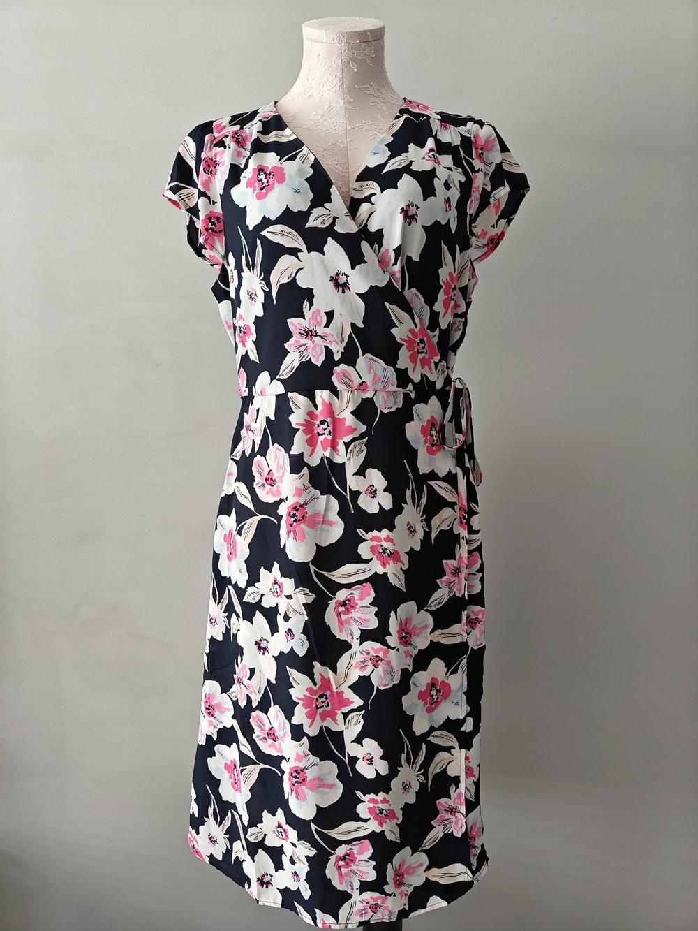 Banana Republic Black Floral Wrap Midi Dress 12P Vacation Classy Wedding Office